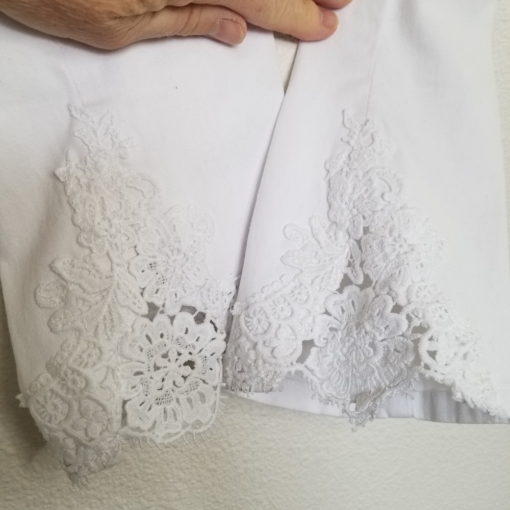 Anne Klein skinny white ankle jeans Lace Hem 10